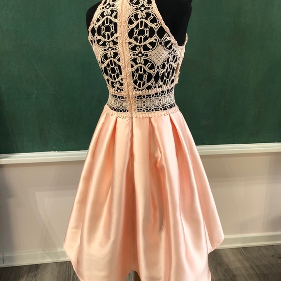 Hi low lace and taffetas dress - Picture 3 of 7